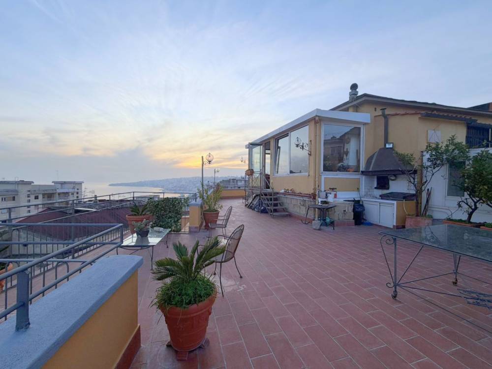 appartamento in vendita a Napoli in zona Mercato