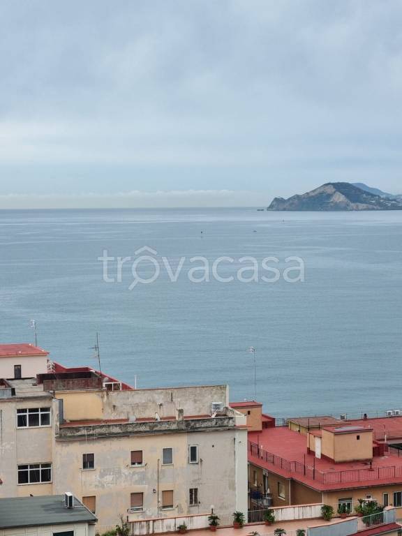 appartamento in vendita a Napoli in zona Bagnoli