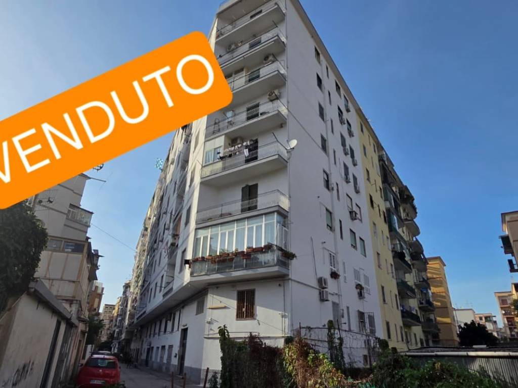 appartamento in vendita a Napoli in zona Fuorigrotta