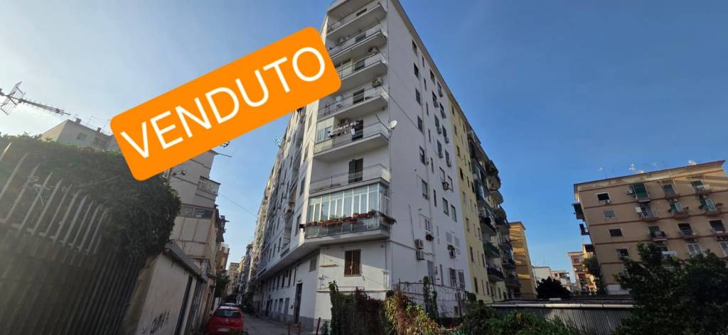 appartamento in vendita a Napoli in zona Fuorigrotta