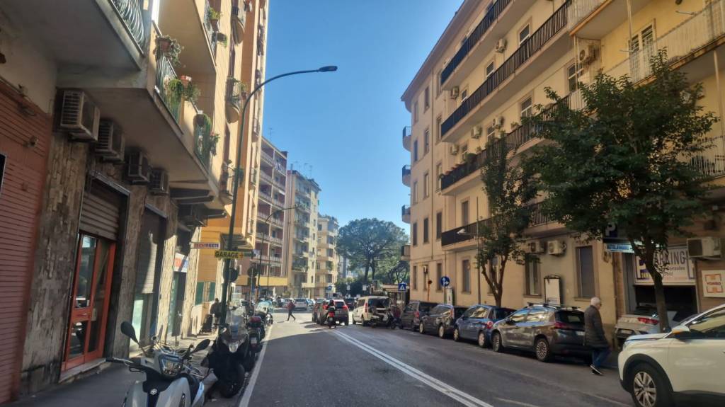 negozio in vendita a Napoli in zona Arenella