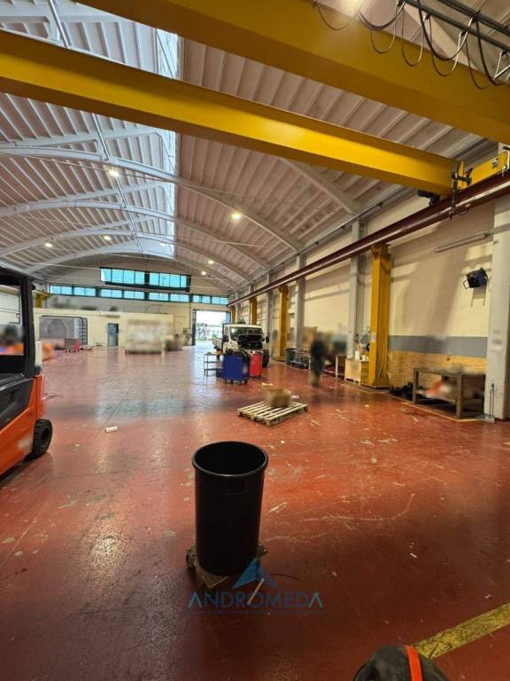 locale commerciale in vendita a Napoli