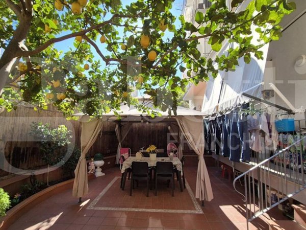 appartamento in vendita a Napoli in zona Bagnoli