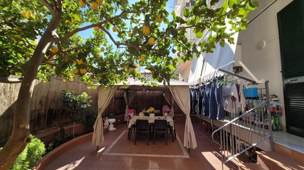 appartamento in vendita a Napoli in zona Bagnoli