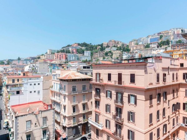 appartamento in vendita a Napoli in zona Chiaia