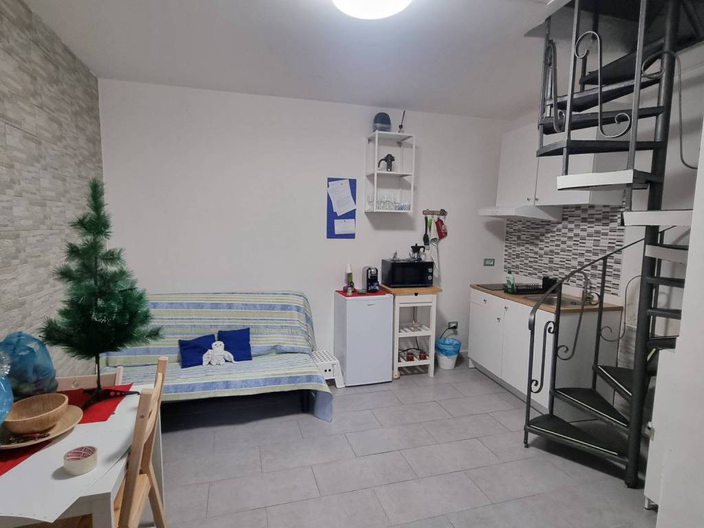 appartamento in vendita a Napoli in zona San Carlo all'Arena