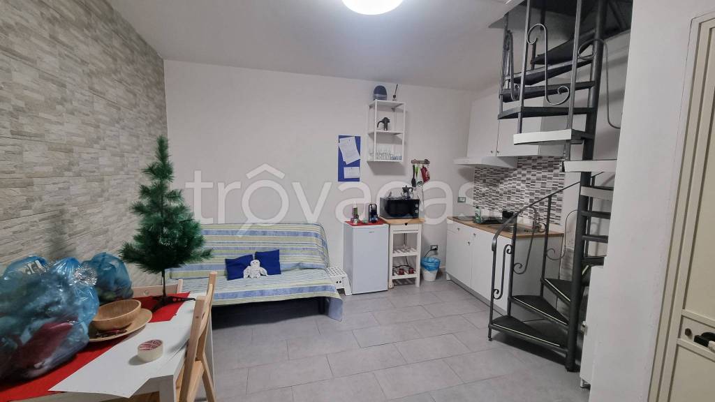 appartamento in vendita a Napoli in zona San Carlo all'Arena