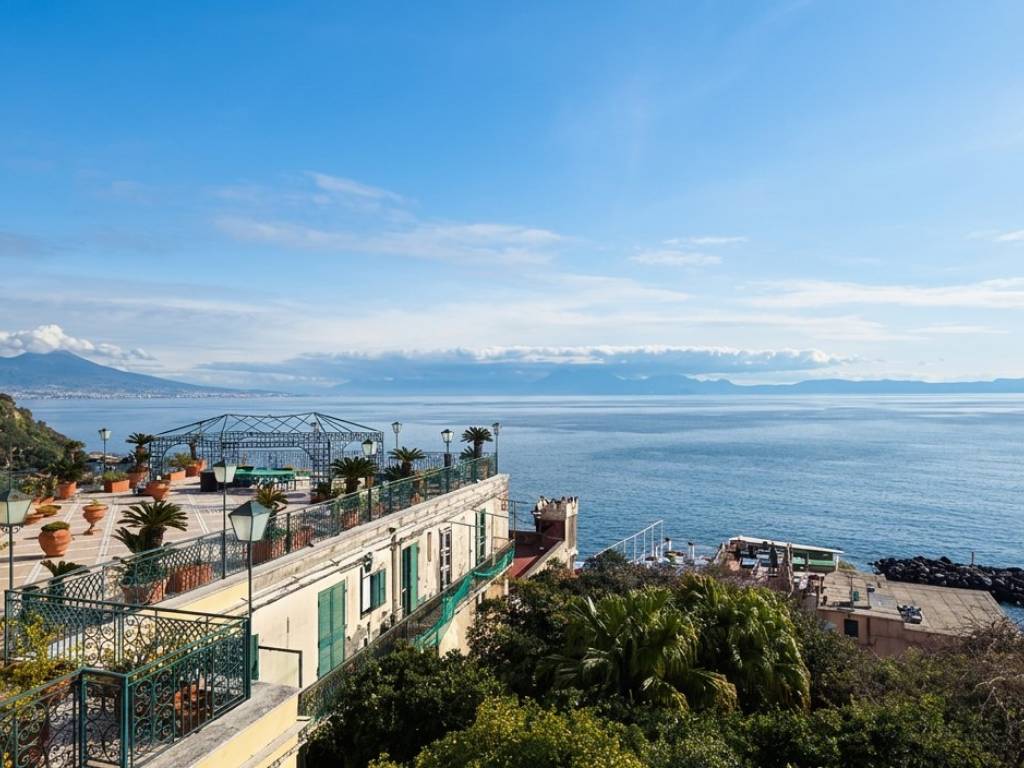 appartamento in vendita a Napoli in zona Posillipo