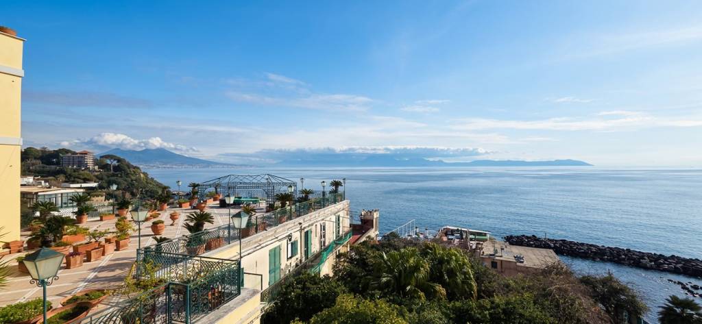 appartamento in vendita a Napoli in zona Posillipo
