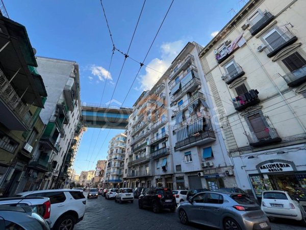 appartamento in vendita a Napoli in zona San Carlo all'Arena