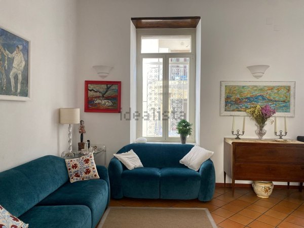 appartamento in vendita a Napoli in zona Chiaia