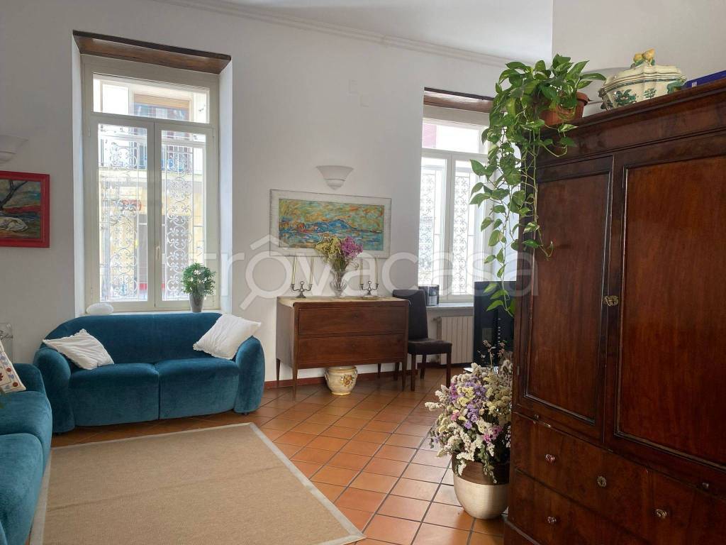 appartamento in vendita a Napoli in zona Chiaia