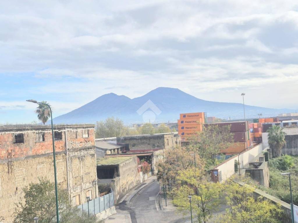 appartamento in vendita a Napoli in zona Zona Industriale-Ferrovia