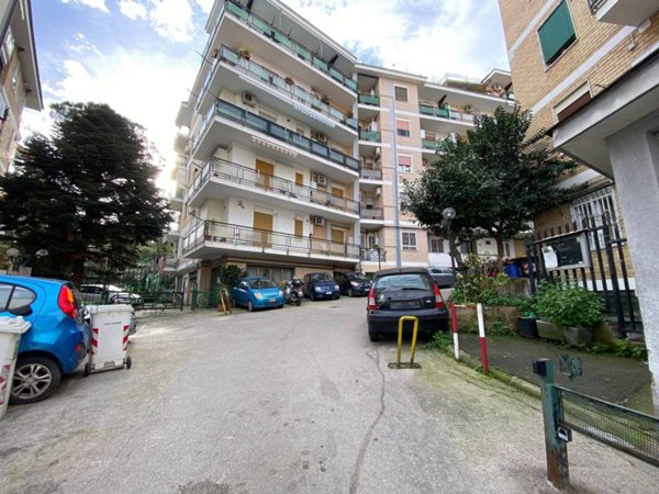 appartamento in vendita a Napoli in zona Stella
