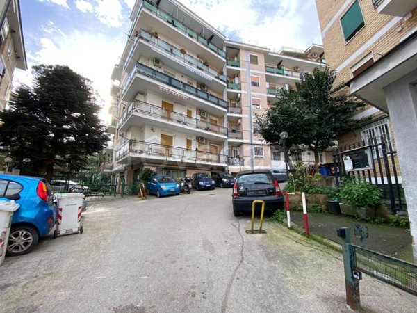 appartamento in vendita a Napoli in zona San Carlo all'Arena
