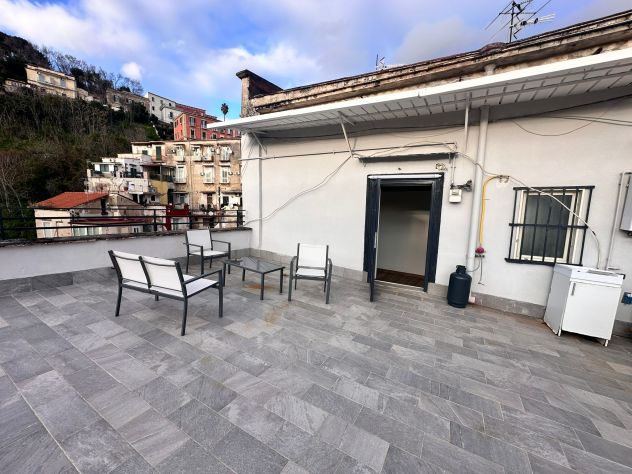 appartamento in vendita a Napoli in zona San Carlo all'Arena