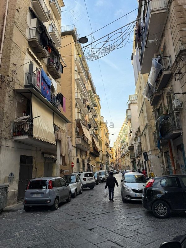 bivano in vendita a Napoli in zona Pendino / San Giuseppe
