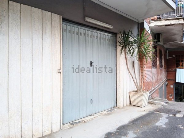 locale di sgombero in vendita a Napoli in zona San Carlo all'Arena