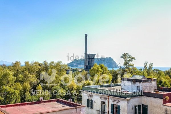 appartamento in vendita a Napoli in zona Bagnoli