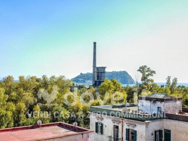 appartamento in vendita a Napoli in zona Bagnoli