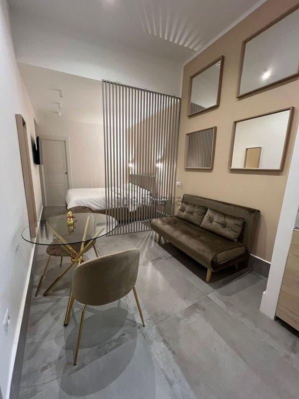 appartamento in vendita a Napoli in zona Mercato