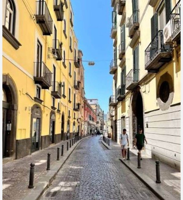 appartamento in vendita a Napoli in zona Chiaia