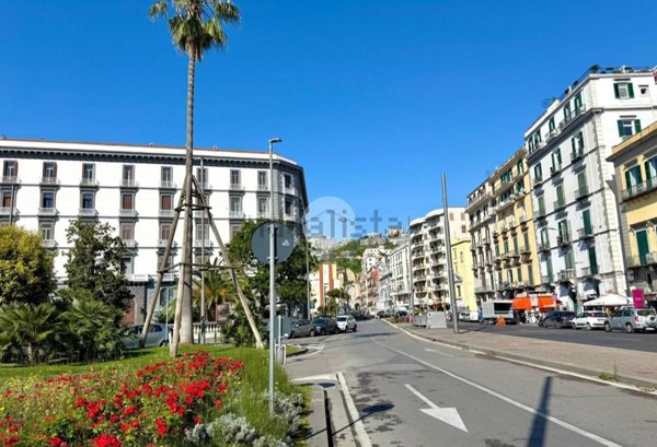 appartamento in vendita a Napoli in zona Chiaia