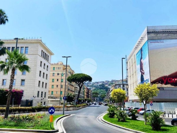 appartamento in vendita a Napoli in zona Chiaia