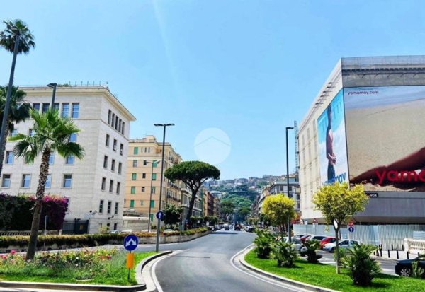 appartamento in vendita a Napoli in zona Chiaia