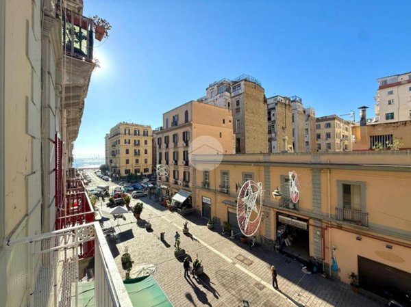 appartamento in vendita a Napoli in zona Chiaia