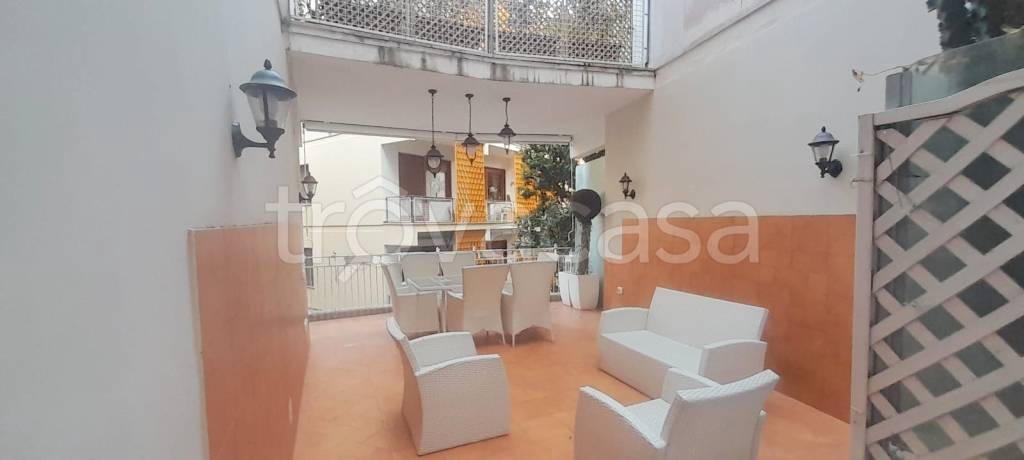 appartamento in vendita a Napoli in zona Chiaia
