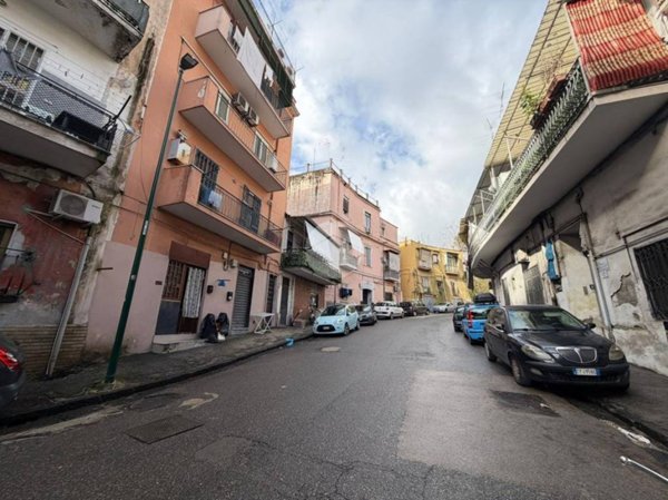 appartamento in vendita a Napoli in zona San Carlo all'Arena