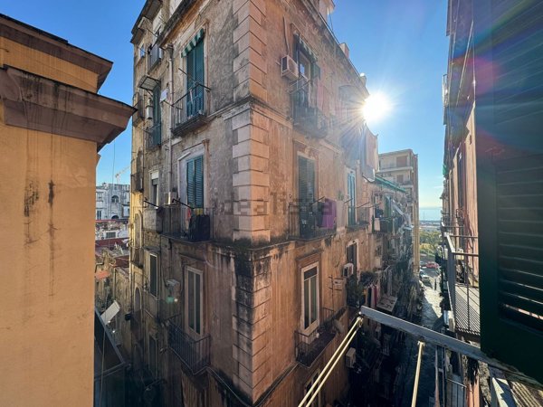 appartamento in vendita a Napoli in zona Chiaia