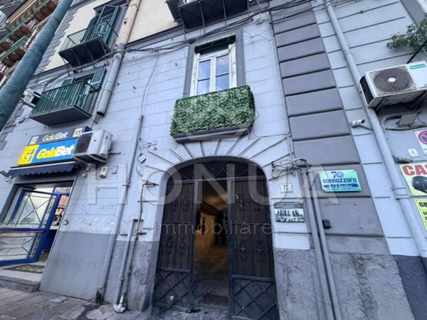 appartamento in vendita a Napoli in zona Chiaia