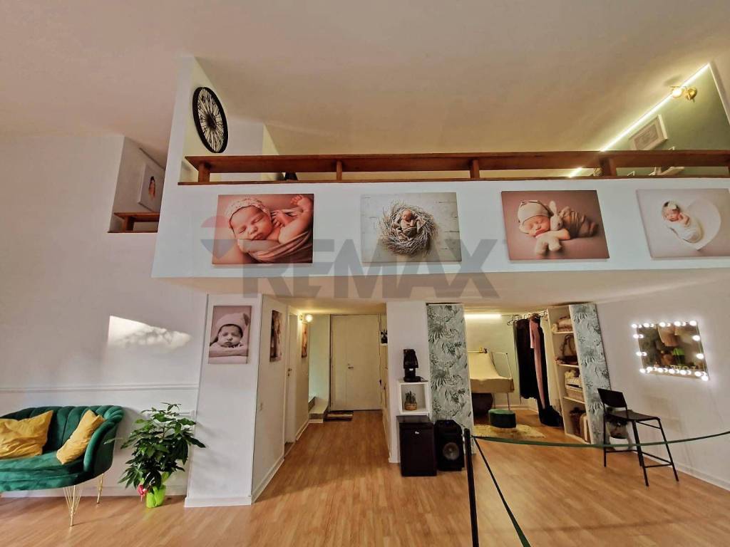 negozio in vendita a Napoli in zona Capodimonte / Colli Aminei