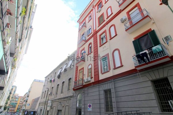 appartamento in vendita a Napoli in zona San Carlo all'Arena