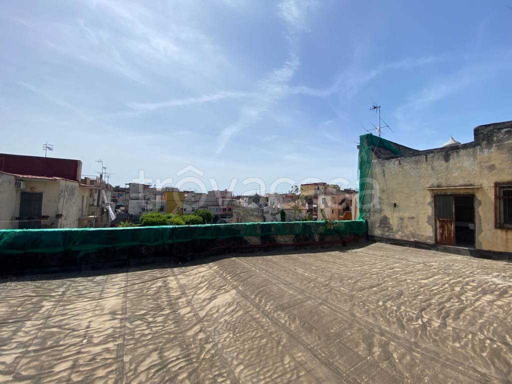 casa indipendente in vendita a Napoli in zona Barra