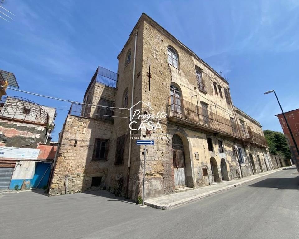 casa indipendente in vendita a Napoli in zona Barra