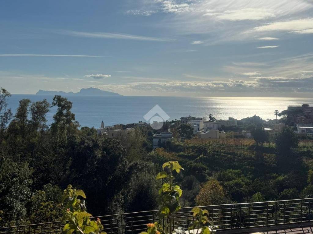 appartamento in vendita a Napoli in zona Posillipo
