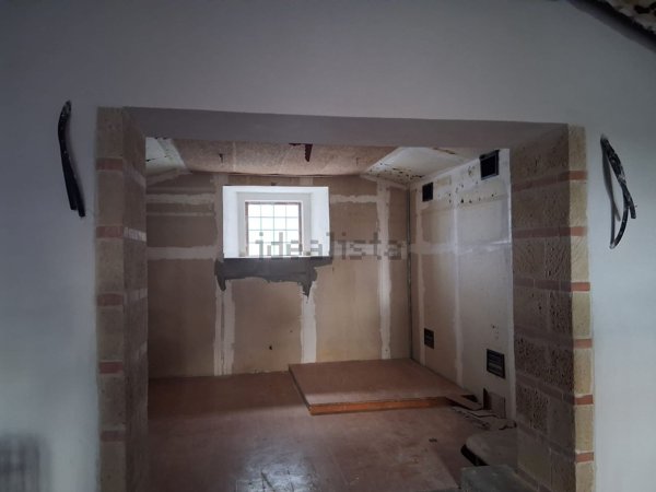 locale commerciale in vendita a Napoli in zona Bagnoli