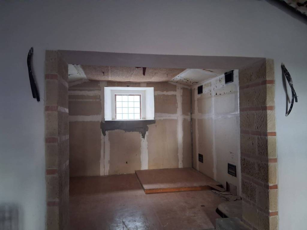 negozio in vendita a Napoli in zona Bagnoli