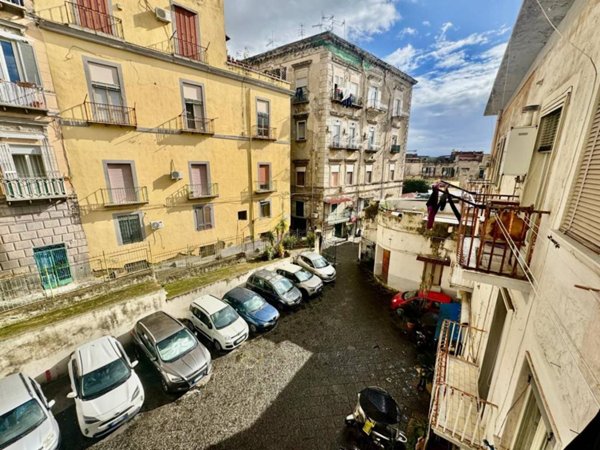 appartamento in vendita a Napoli in zona Stella