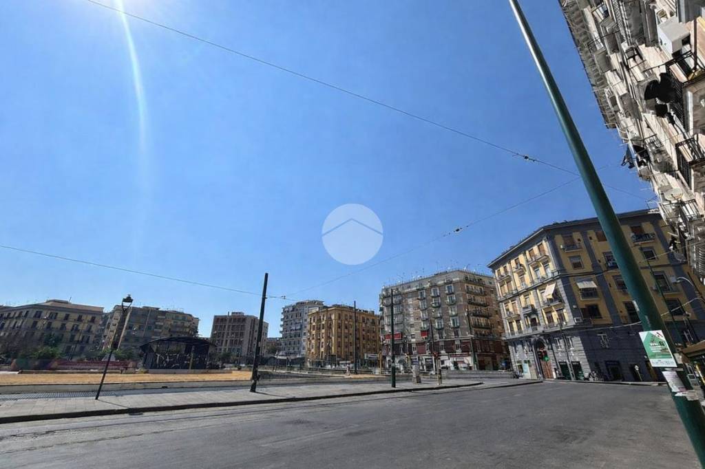 locale di sgombero in vendita a Napoli