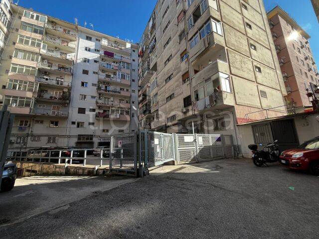 locale di sgombero in vendita a Napoli