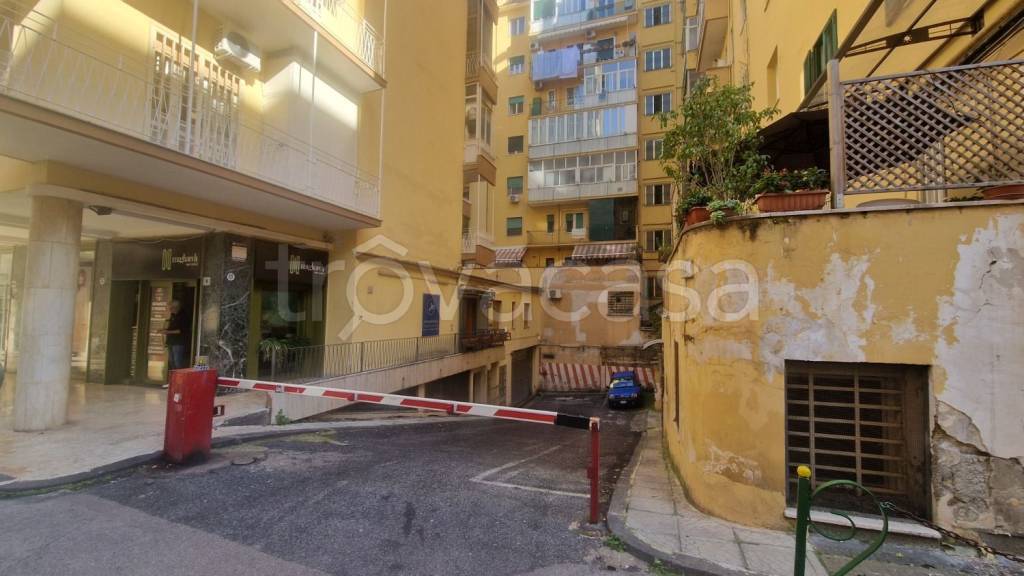 ufficio in vendita a Napoli in zona Vomero