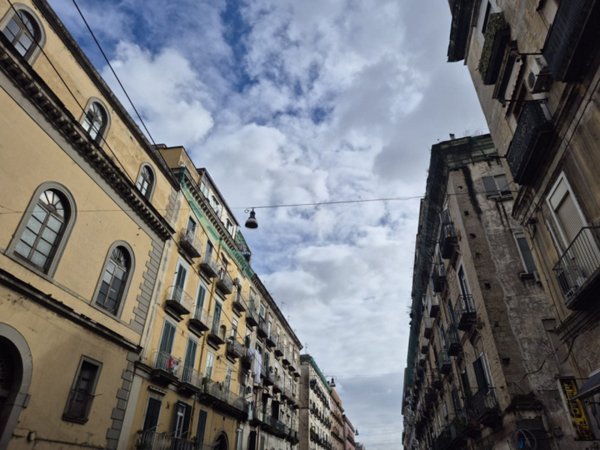negozio in vendita a Napoli in zona Vicaria