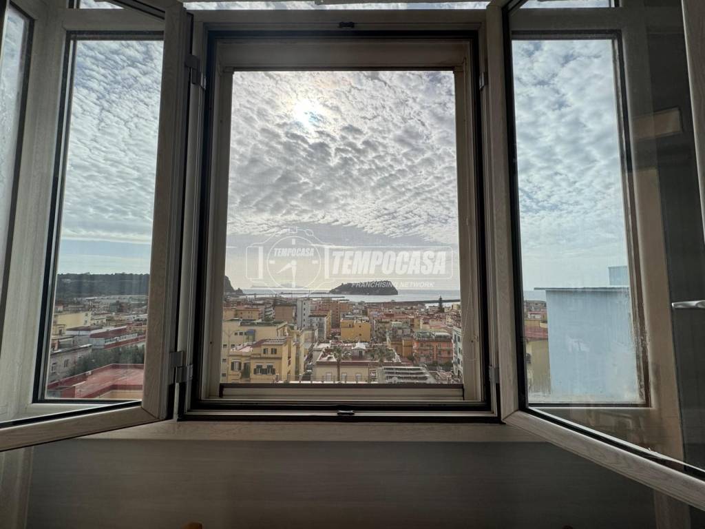 appartamento in vendita a Napoli in zona Bagnoli