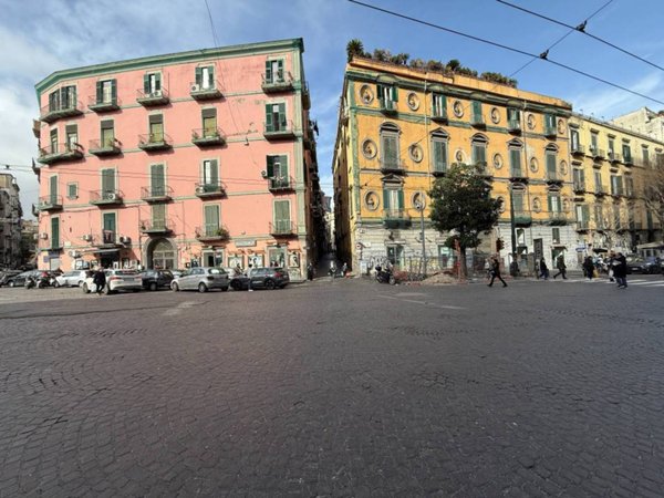 appartamento in vendita a Napoli in zona San Carlo all'Arena