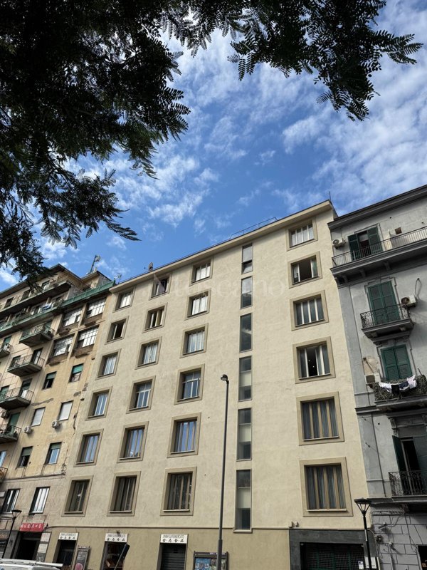locale commerciale in vendita a Napoli in zona Vicaria