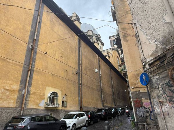 appartamento in vendita a Napoli in zona Pendino / San Giuseppe